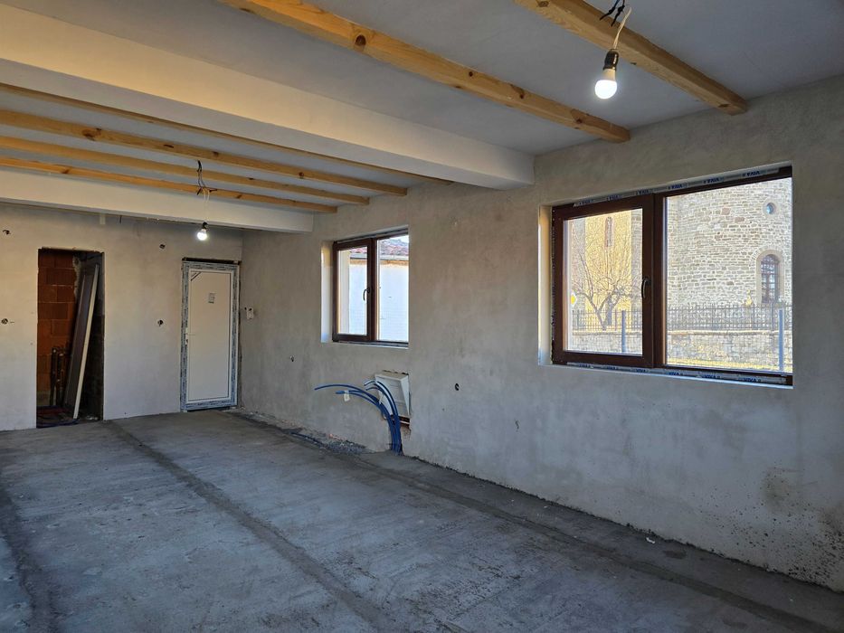 Реновирана къща с  голям двор в  с. Kъпиново / Велико Търново