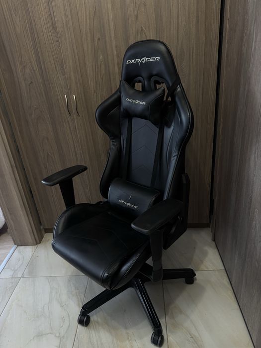 DXRacer геймърски стол – черен, регулируем, запазен