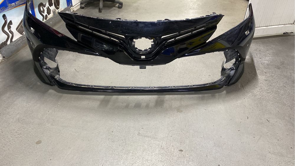 Бампер на Toyota Camry 70