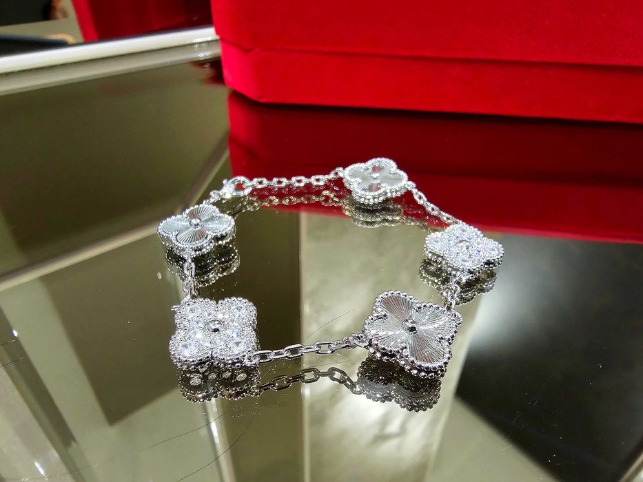 Van Cleef & Arpels VCA Silver Diamond 5 Vintage Alhambra Дамска Гривна