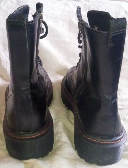 Боти тип dr.Martens. размер 39