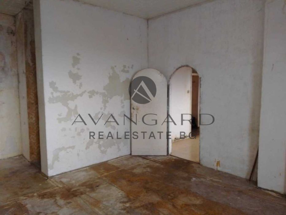 Продава се Тристаен апартамент в Пловдив, Кършияка - 74 кв.м за 1487 €/кв.м - Снимка #1