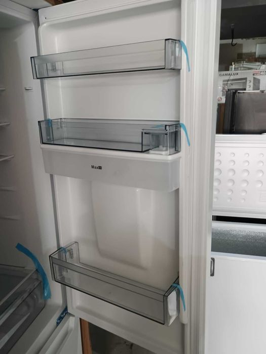 Чисто нов Хладилник с фризер с диспенсър за вода Muhler-Мюлер 180 см