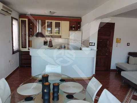 Дава се под наем Тристаен апартамент в Пловдив, Център - 117 кв.м за 508.47 € - Снимка #1
