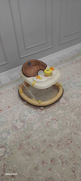 Стульчик для кормление и хлдунки