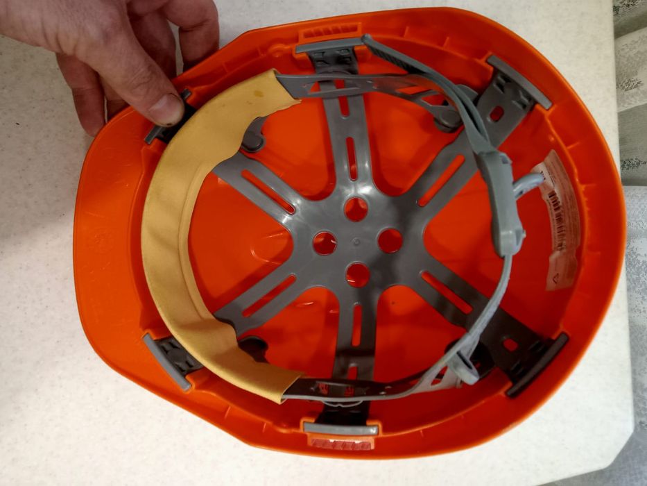 Каска      новая