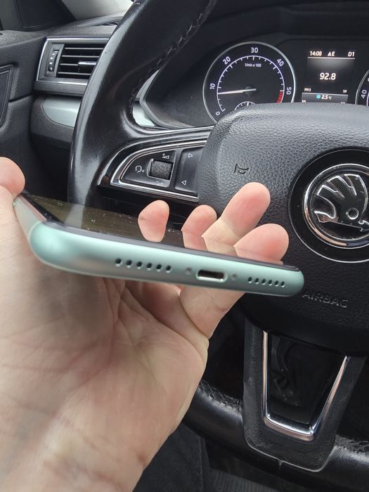 Iphone 11  green recondiționat