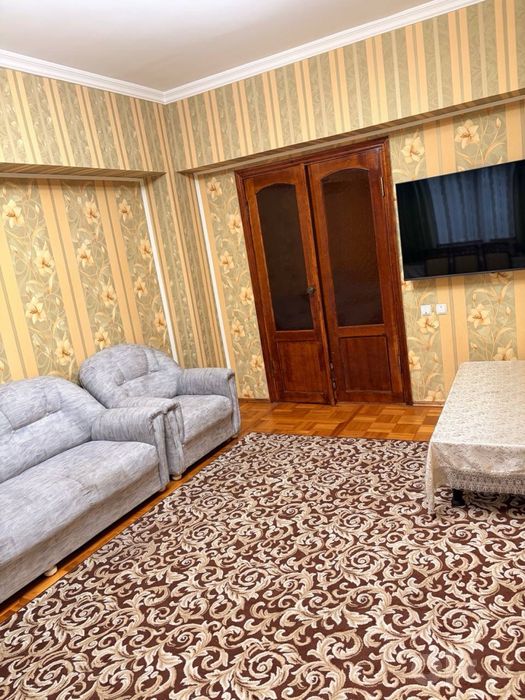 Kosmanavtlar metrosi yonida