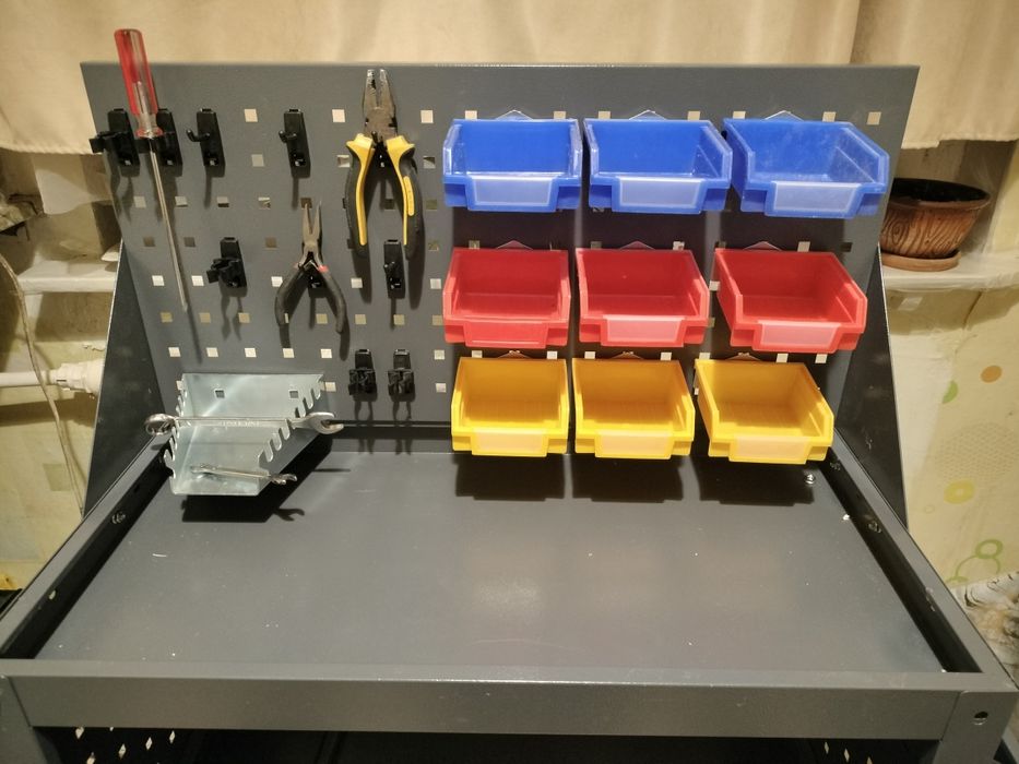 Тележка для инструментов, верстак