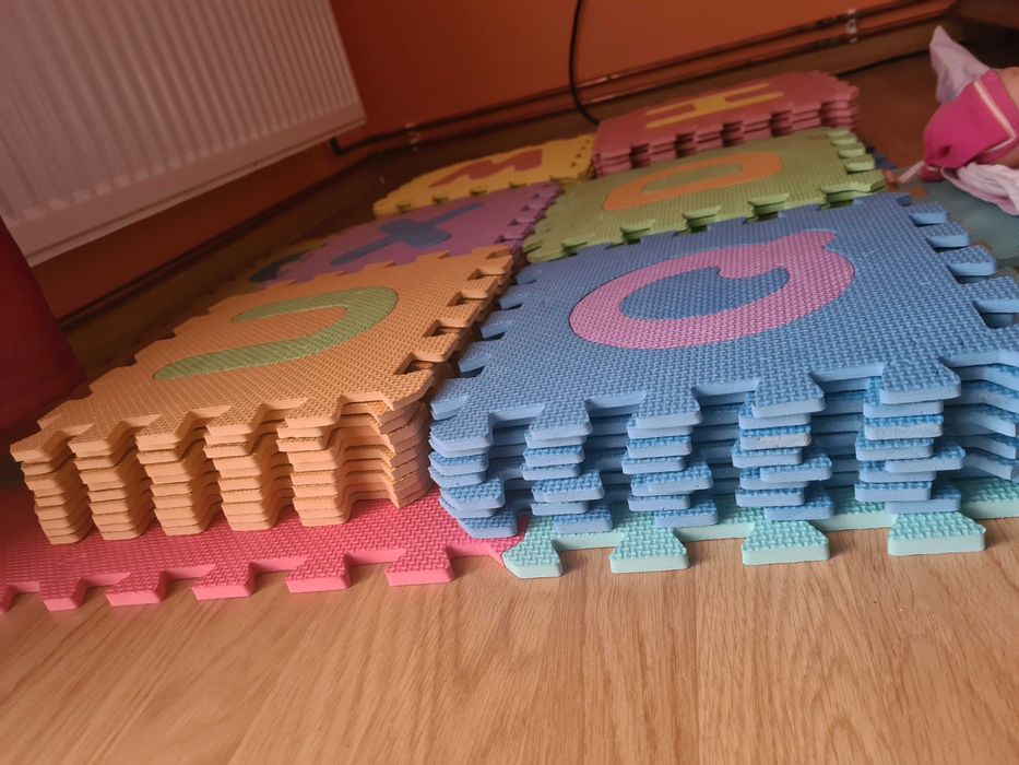 Puzzle spuma alfabet