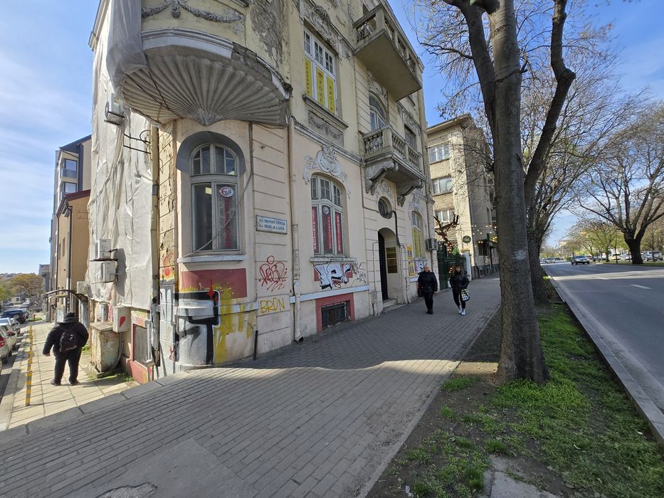 Бизнес Имот за инвестиция на бул.Мария Луиза срещу Община Варна.
