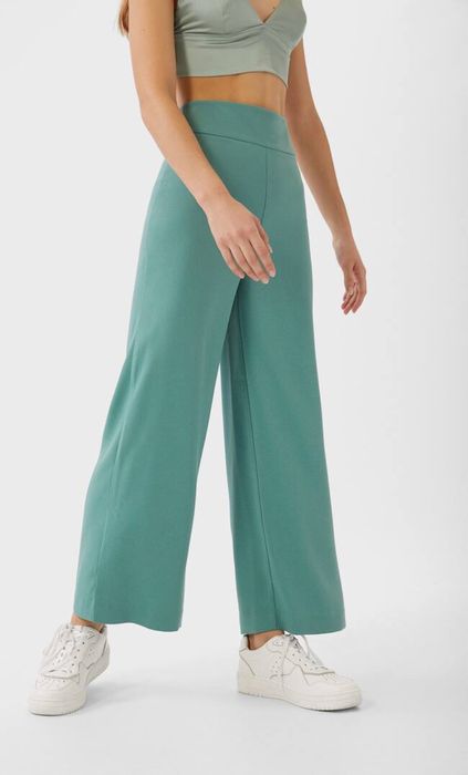 Pantaloni stradivarius cu despicatura in partea de jos