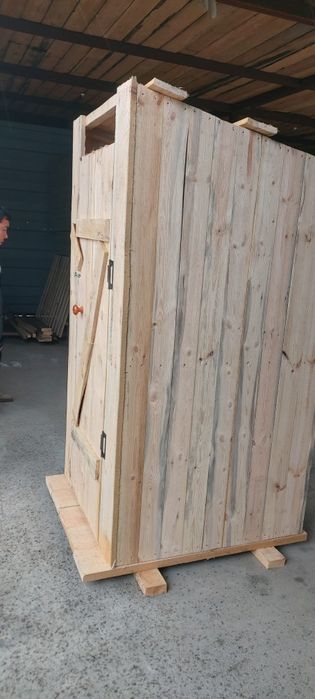 Туалет. Уличный туалет деревянный