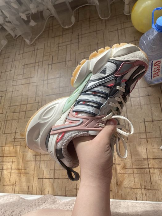 Продам кросовки adidas