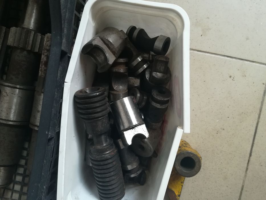 Части  за струг. Зъбни колела винтове.