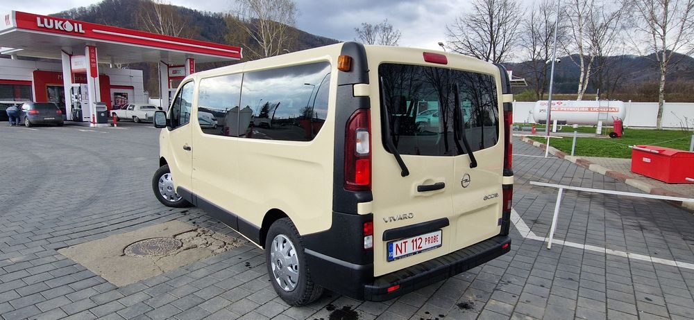 Opel Vivaro EcoFlex 8+1 locuri 2017 AC Finanțarea prin TBI Bank