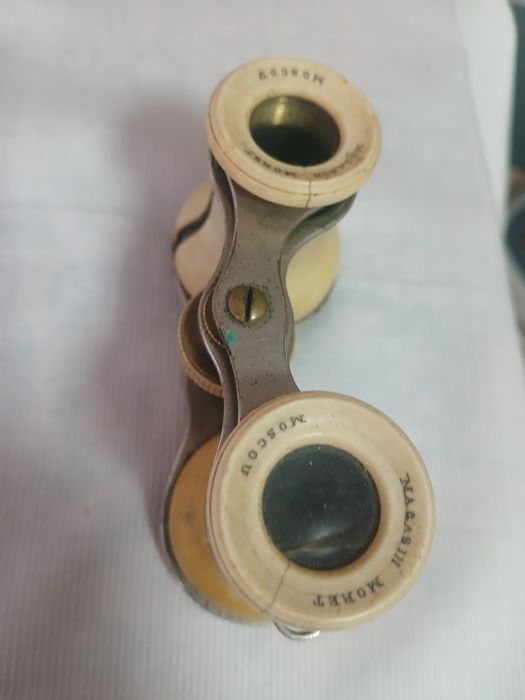 Binoclu vechi în stare buna