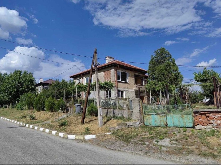 Продавам къща в с.. БРЯСТ