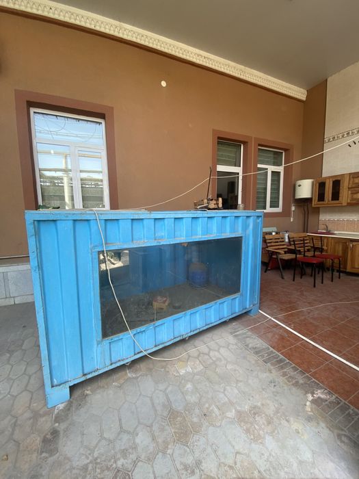 Аквариум для продажи живой рыбы