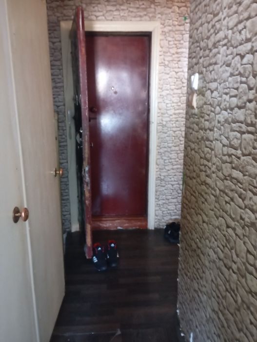 Продаётся 4 комнатная квартира.