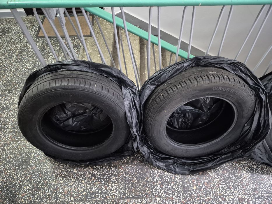 Vând set anvelope Continental 185/65 R15 (de vară)
