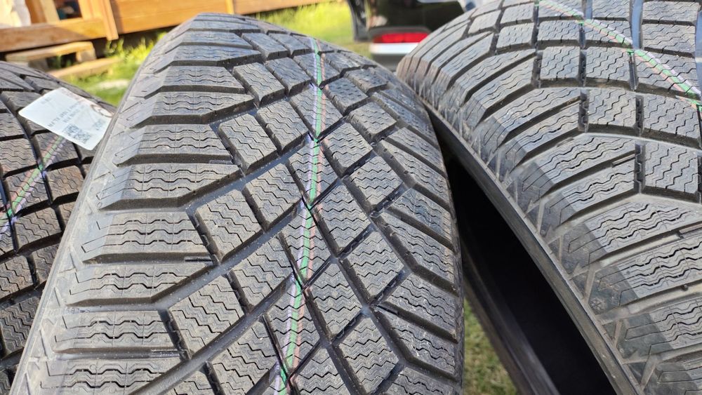 Продам зимние  резину 225/60R18