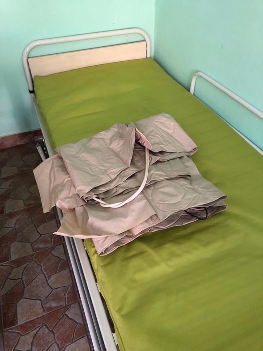 Vând pat  electric rabatabil special pt bolnavi imobilizați la pat!!