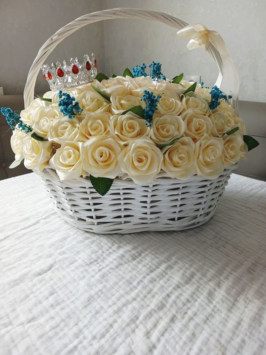 Цветы из атласных розы