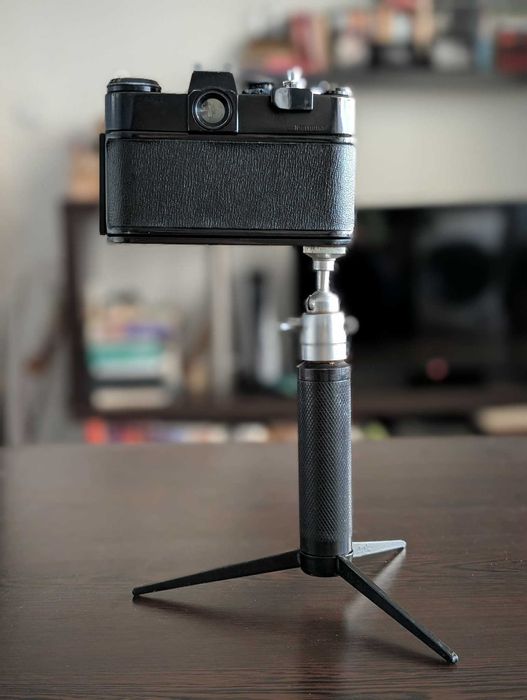 Лентов фотоапарат Zenit EM