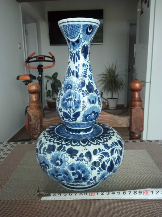 Красива и стилна с изработката -Ваза.