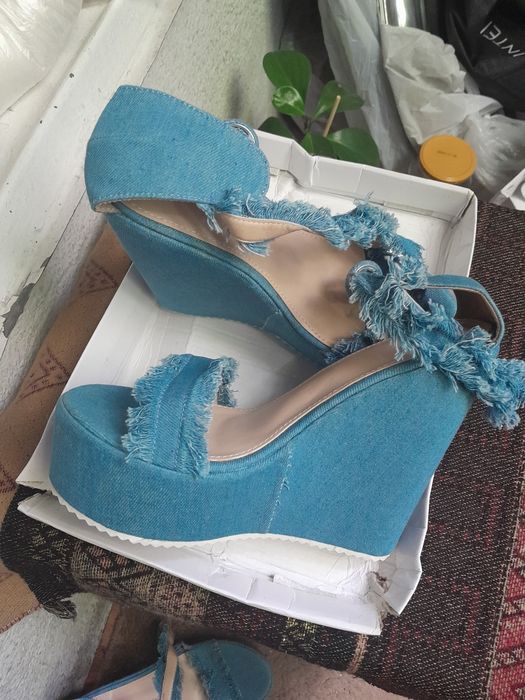 Продам летние босоножки.