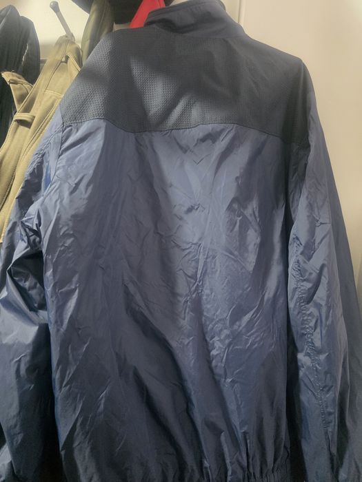 Продам куртку ветровку