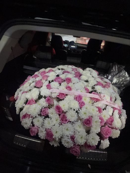 Цветы в корзине большой