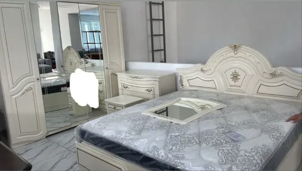 Продам спальный гарнитур