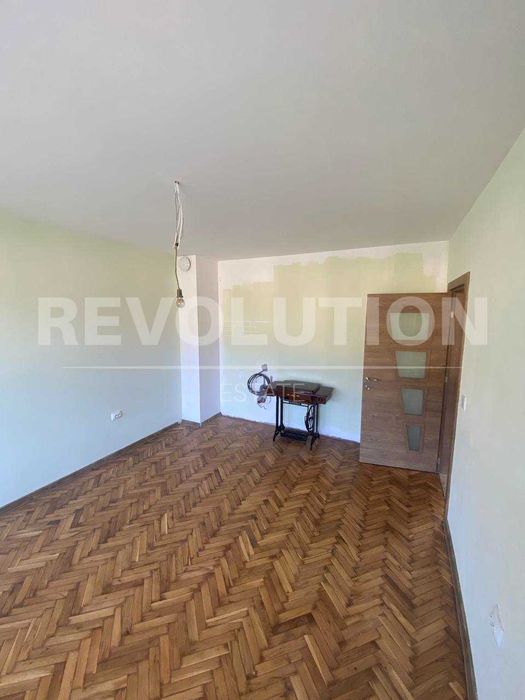 Продава се Многостаен апартамент в с. Левски, Област Варна - 96 кв.м за 1750 €/кв.м - Снимка #2