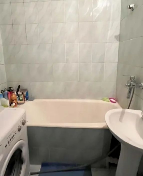 продам 3-х ком. 65кв. 3мкр. 4-этаж