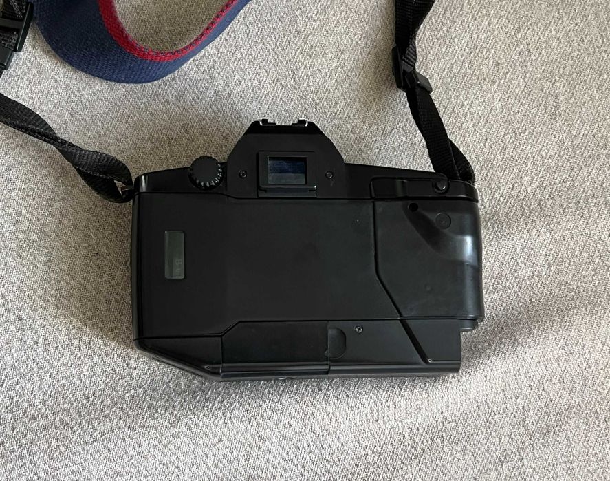 Canon EOS 650 body vintage SLR 35mm, fără accesorii