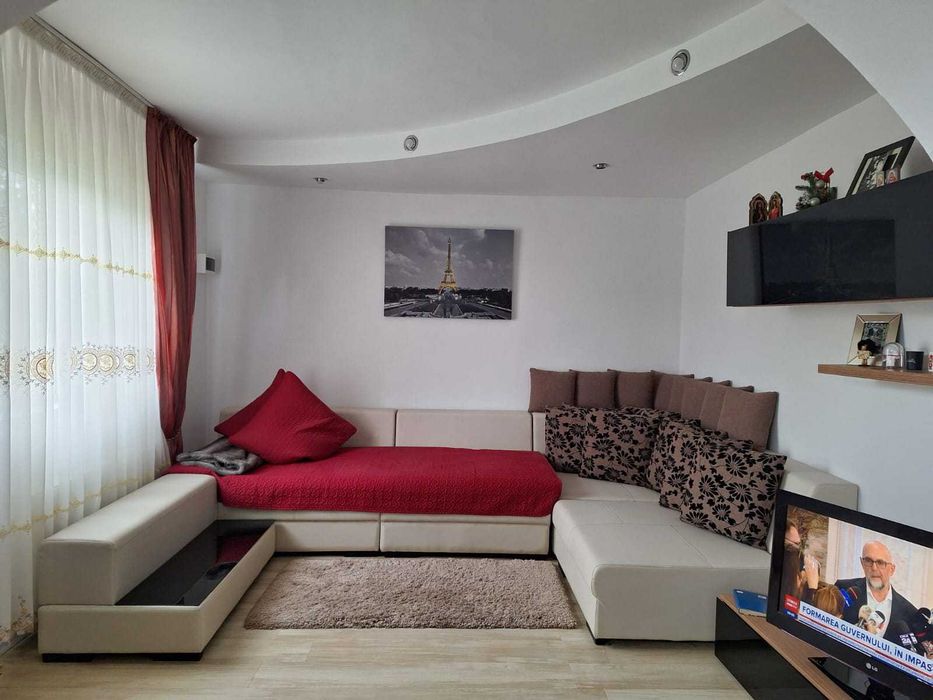 AFACERE LA CHEIE cu locuință + hale, teren 4.007 m²