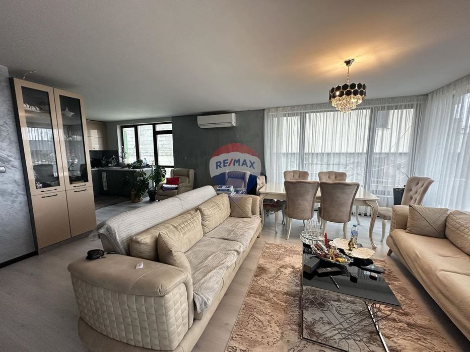 Продава се Къща в Варна, Изгрев - 181 кв.м за 1989 €/кв.м - Снимка #1