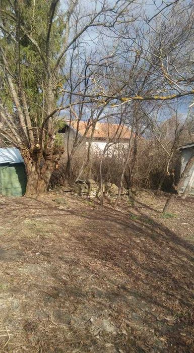 Продавам парцел в центъра на с.Поцърненци