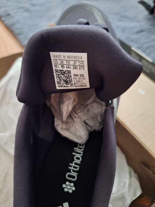 Adidasi adidas si skechers