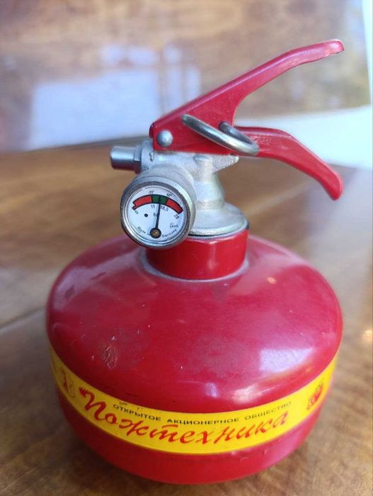 Огнетушитель маленький порошковый для техники