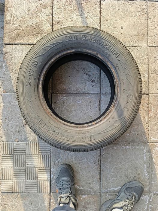 Продам комплект  шин