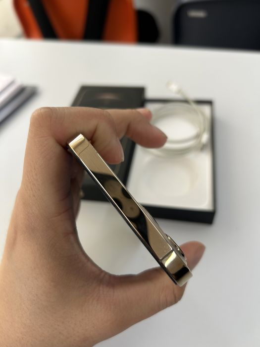 Айфон 12 pro max[в идеальном состоянии]