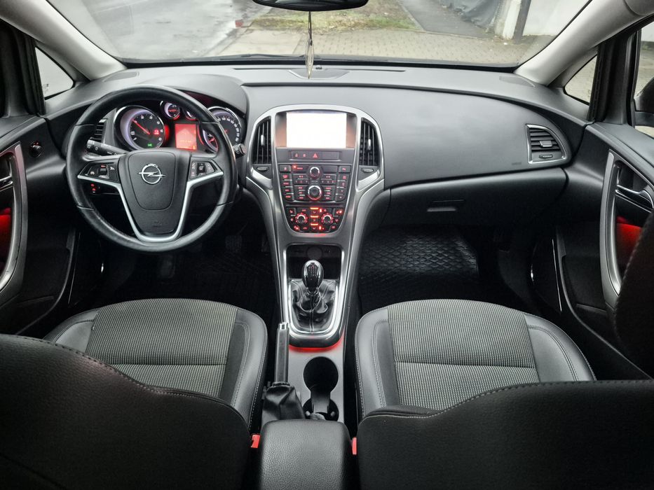 Opel Astra J 1,7 Cdti Anul 2013/(3.400Euro)5... înmatriculată