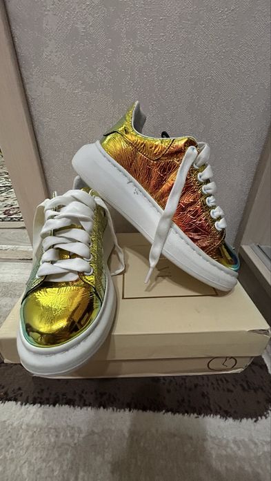 Продам мокасины женские