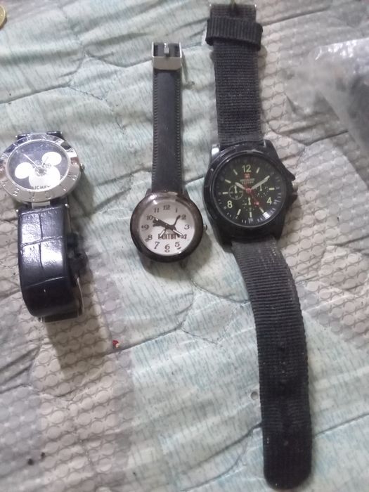 Продам часы на запчасти