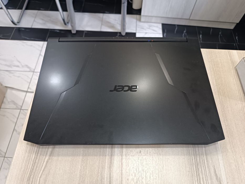 aser nitro 5 yangiday. zaryad 3-4 soat