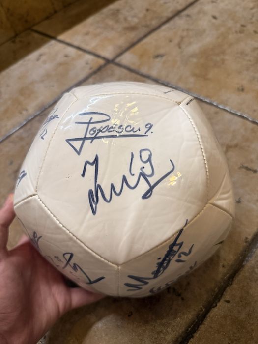 Minge semnata de toti jucatori,FCSB uli din sezonul 2022-2023