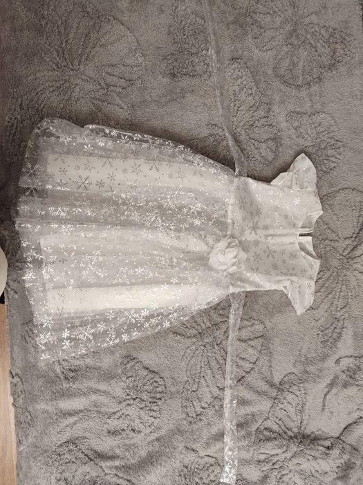 Продается платье снежинка